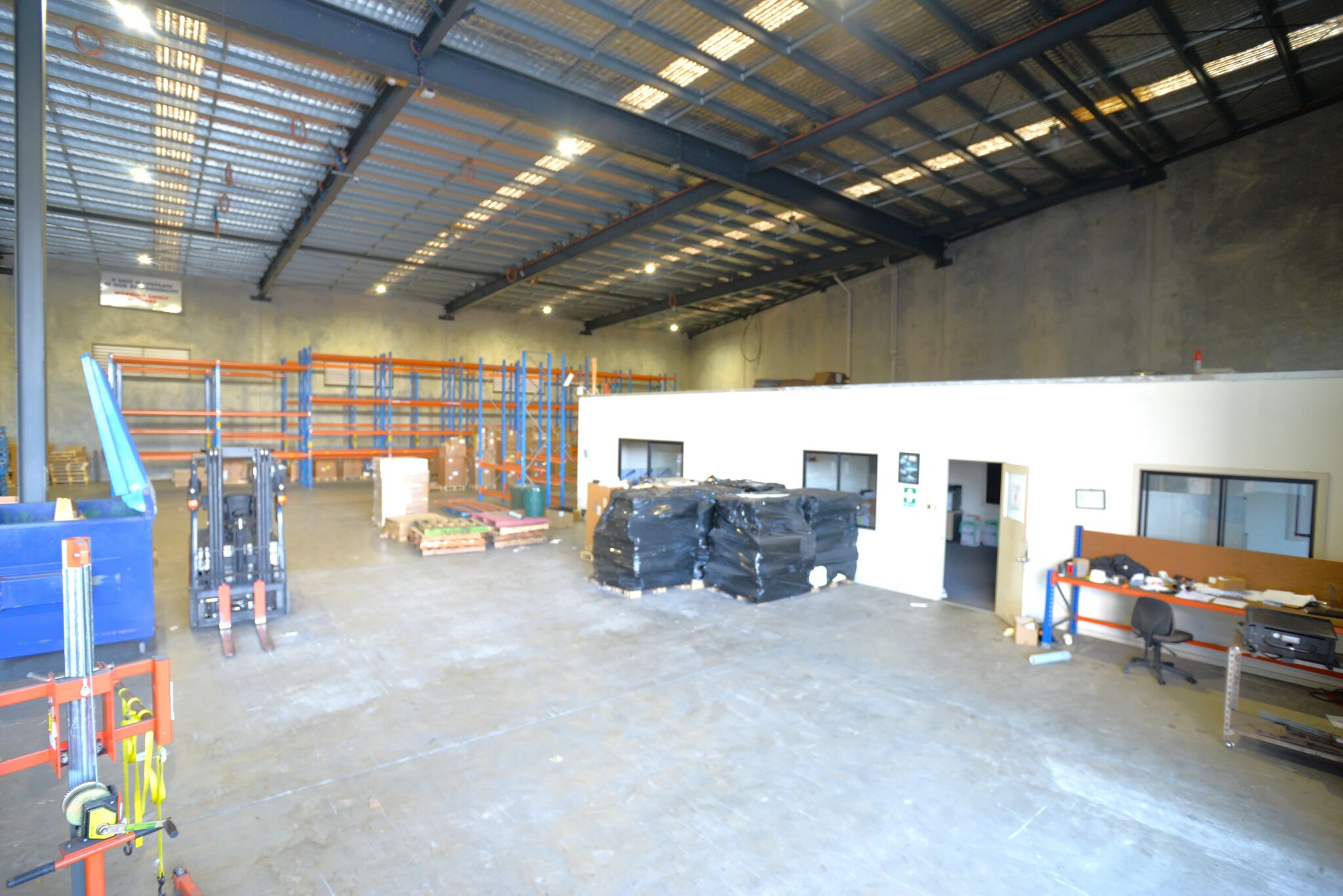 33-35 Nealdon Dr, Meadowbrook for lease Interior Photo- Image 1 of 10