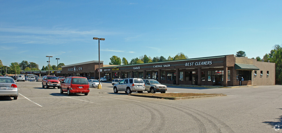 2201-2235 Fleming Rd, Greensboro, NC for lease - Primary Photo - Image 2 of 4