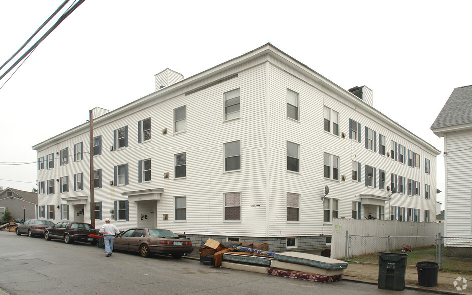 297-299 Concord St, Manchester, NH for sale - Primary Photo - Image 1 of 1