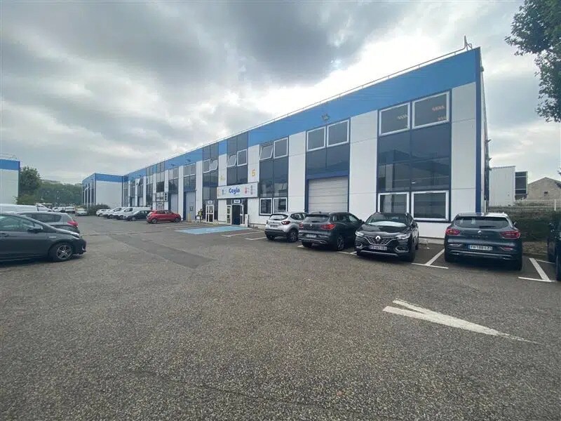 Industrial in Vitry-sur-Seine for lease Building Photo- Image 1 of 9