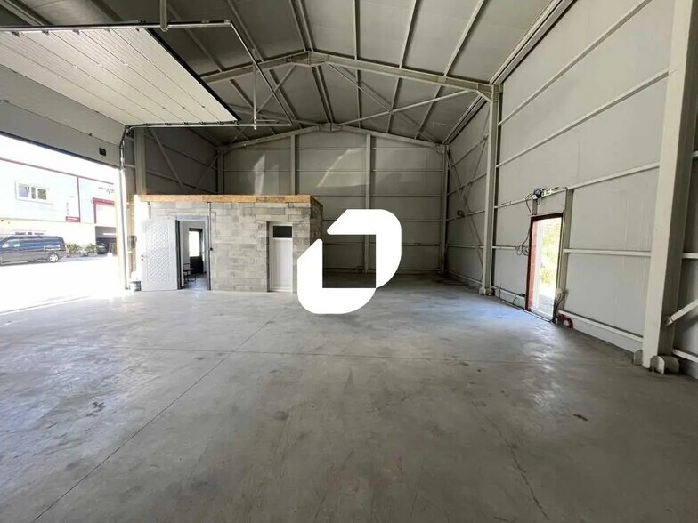 Office in Marolles-en-Hurepoix for lease - Interior Photo - Image 3 of 5