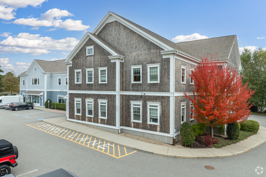 1555 Iyannough Rd, Hyannis, MA for lease - Building Photo - Image 3 of 63