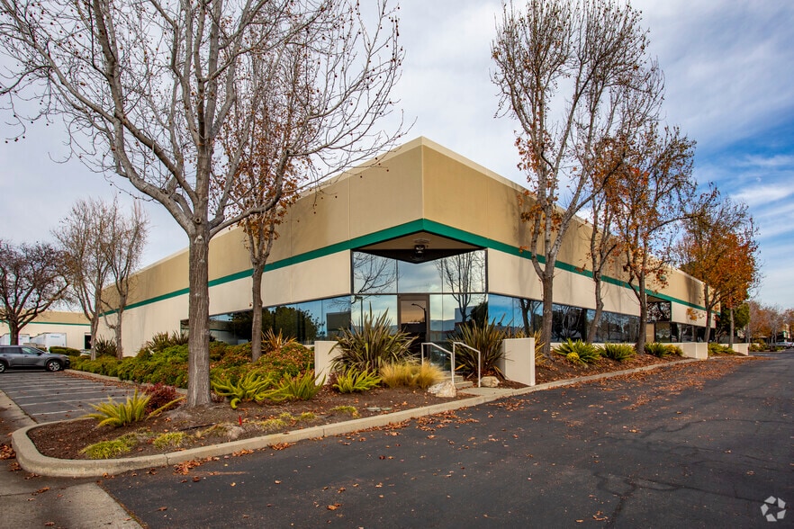 2359-2369 Lincoln Ave, Hayward, CA for lease - Building Photo - Image 3 of 4