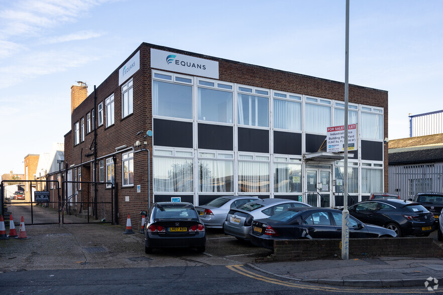 Selinas Ln, Dagenham for lease - Primary Photo - Image 1 of 2