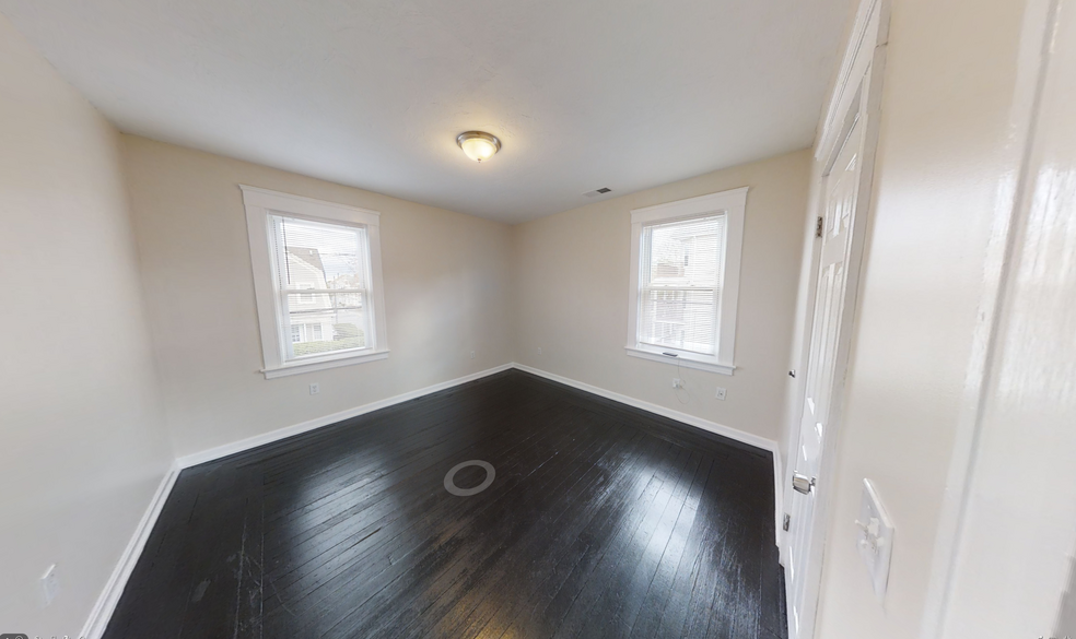 172 Oakland Ave, Providence, RI for sale - Interior Photo - Image 3 of 5