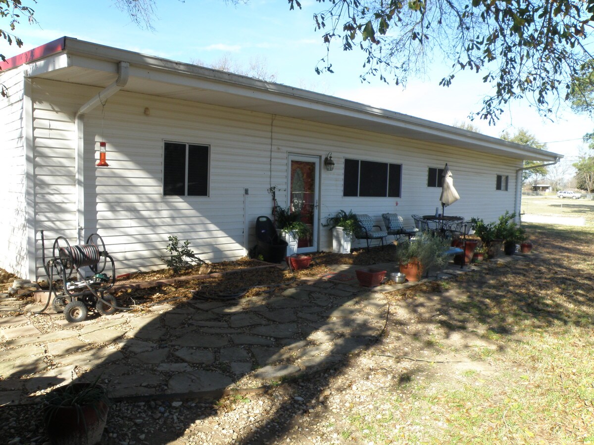 11451 County Road 4117, Frankston, TX 75763