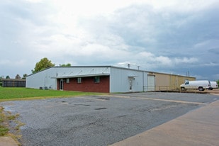 2911 Douglas Dr, Bossier City LA - Warehouse