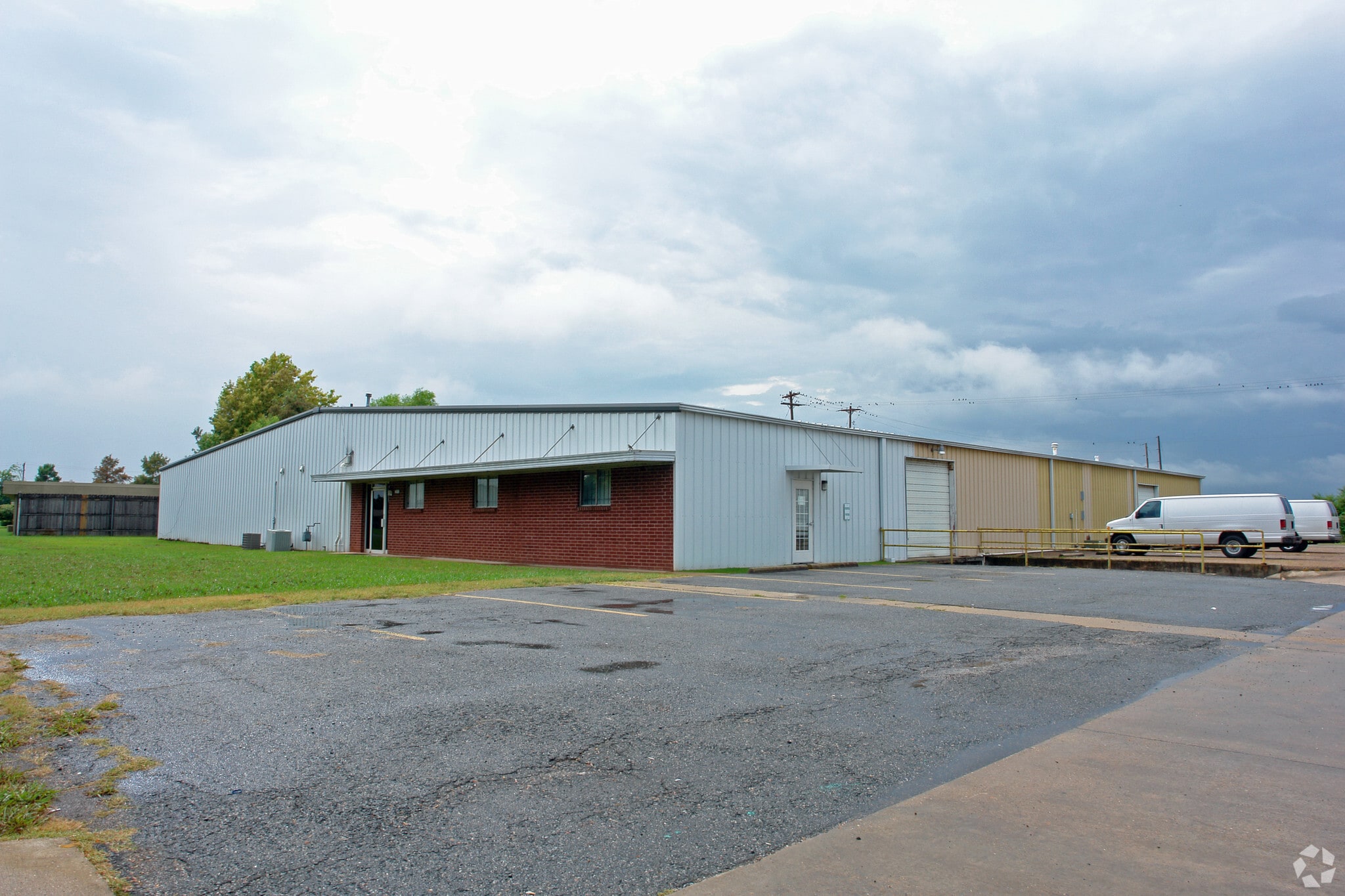 2911 Douglas Dr, Bossier City, LA for lease Primary Photo- Image 1 of 13