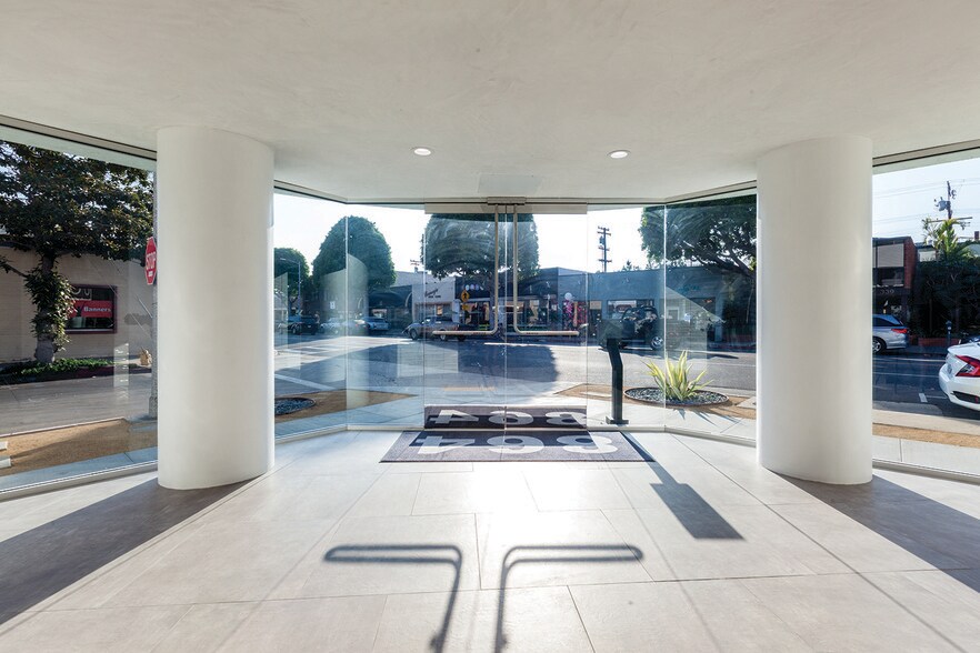 864 S Robertson Blvd, Los Angeles, CA for lease - Lobby - Image 3 of 10