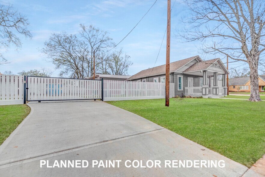 815 N Thompson St, Conroe, TX 77301