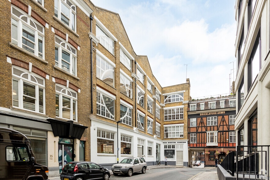 32-34 Gresse St, London for lease - Building Photo - Image 3 of 8