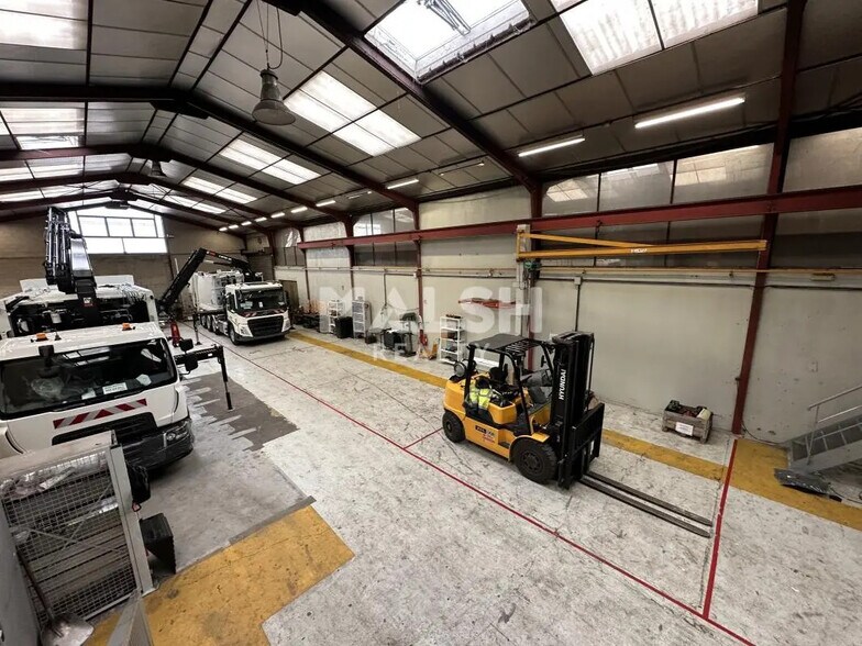 Flex in Mions for lease - Interior Photo - Image 2 of 7