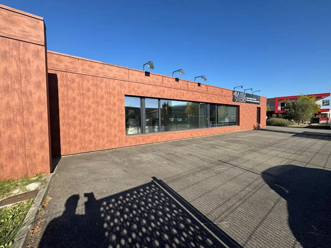 Retail in Plaisance-du-Touch for lease Building Photo- Image 1 of 2