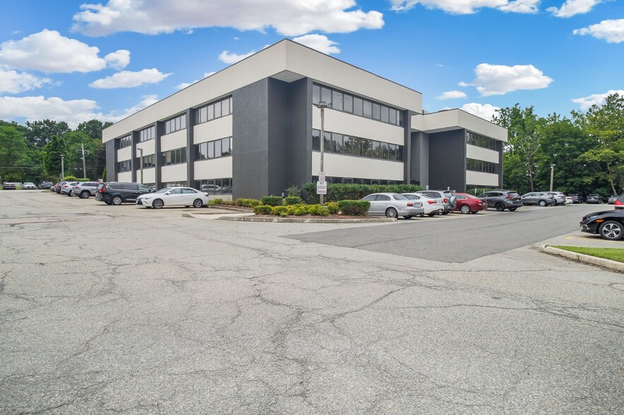 222 Route 59, Airmont, NY for lease - Building Photo - Image 1 of 24