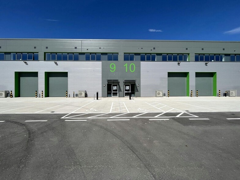 Vulcan Way, Wimborne for lease - Building Photo - Image 2 of 123