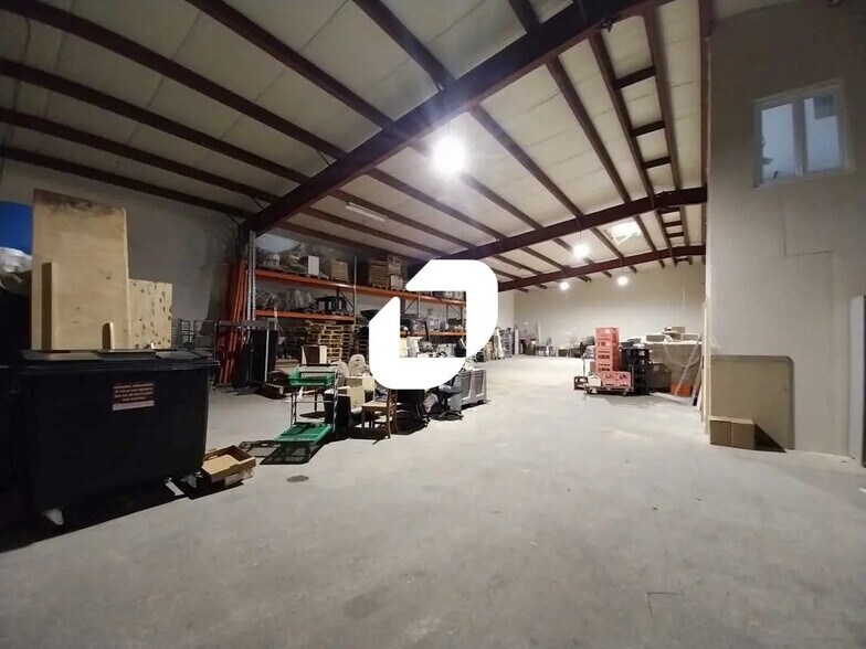 Office in Les Essarts-le-Roi for lease - Interior Photo - Image 3 of 7