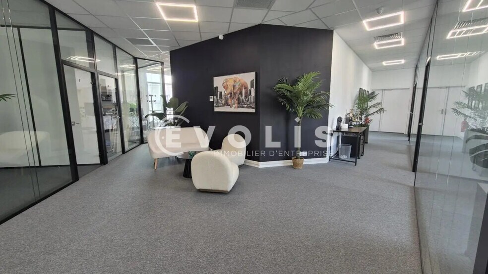 Office in Chessy for lease - Building Photo - Image 2 of 5