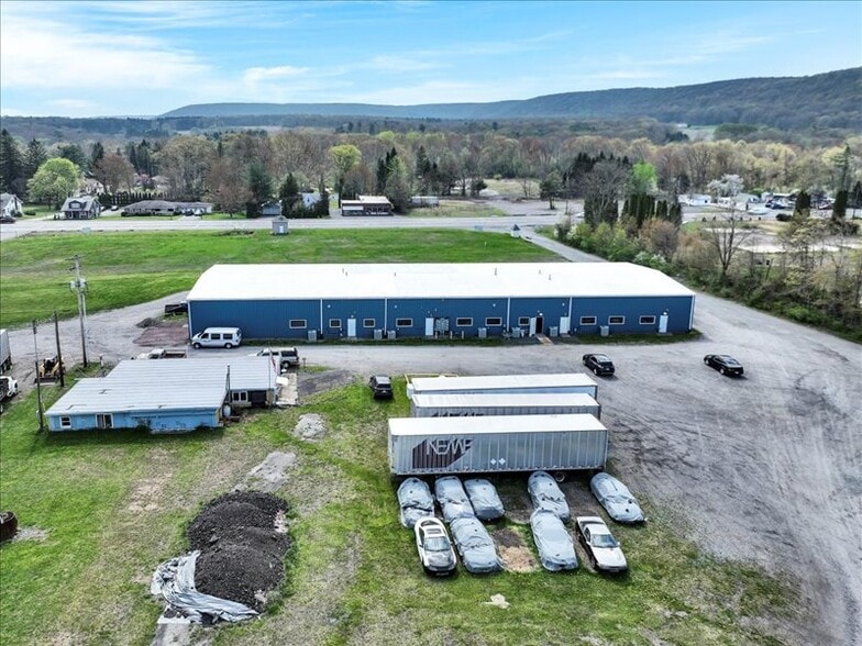 Multi-Use Property on 8 Acres portfolio of 2 properties for sale on LoopNet.com - Building Photo - Image 3 of 17