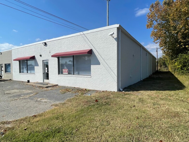 332-338 Rip Rap Rd, Hampton, VA for lease - Building Photo - Image 2 of 17