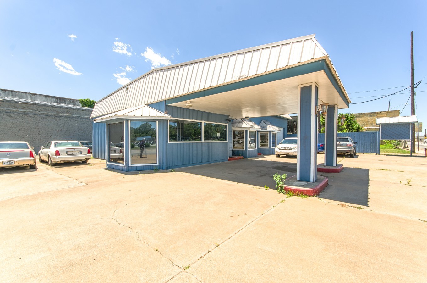 210 S Market St, Hearne, TX 77859