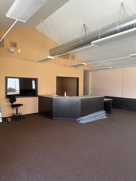 2805 Vineyard Ave, Oxnard, CA for sale - Building Photo - Image 3 of 26