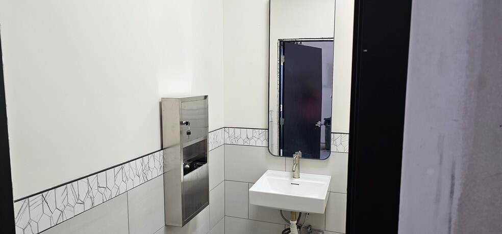 6824 Belasco Ave, Orlando, FL for lease - Interior Photo - Image 3 of 8