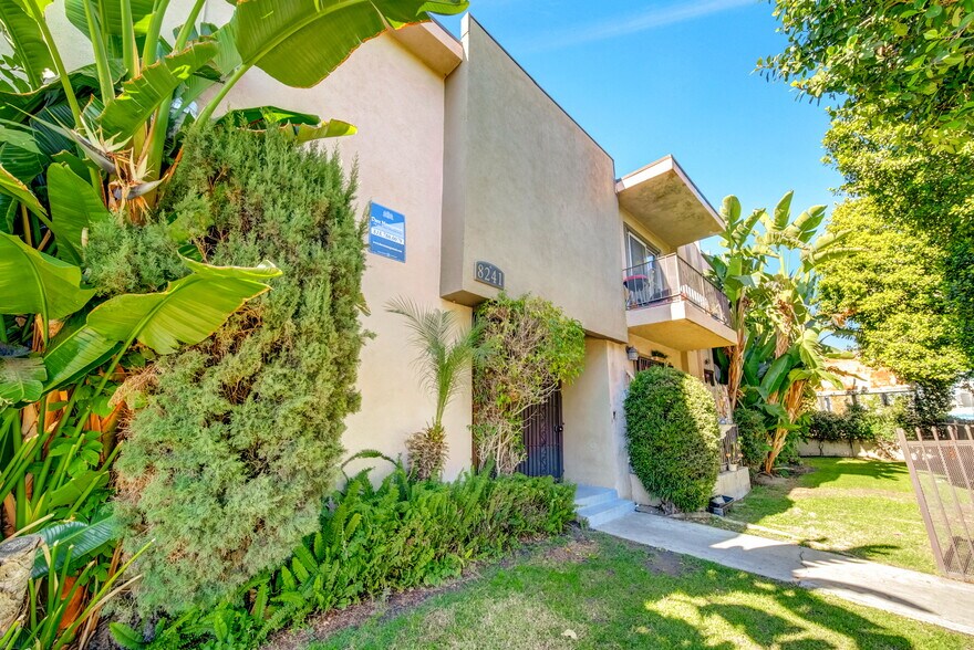 8241 Whitsett Ave, North Hollywood, CA 91605