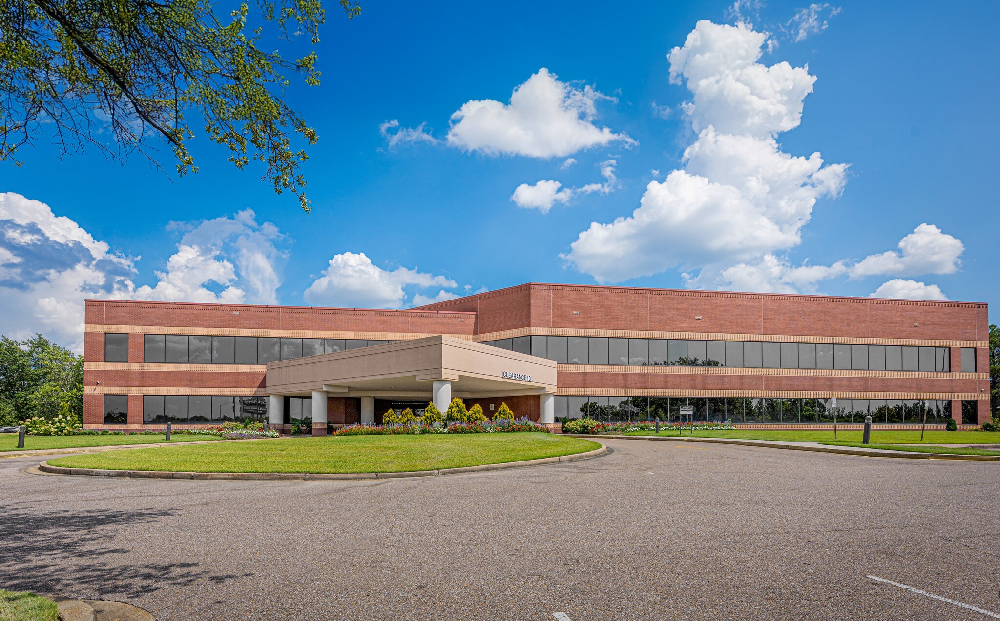 401 Southcrest Cir, Southaven, MS for lease Building Photo- Image 1 of 17