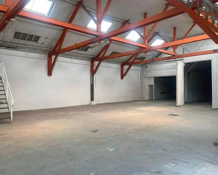 Flex in Le Havre for lease - Interior Photo - Image 3 of 5