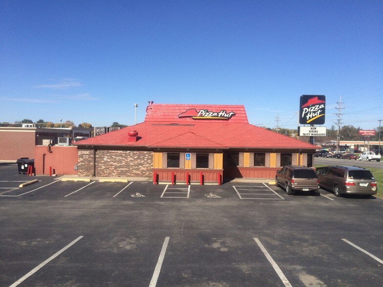 1640 Edgewood Rd SW, Cedar Rapids, IA for sale - Primary Photo - Image 1 of 1