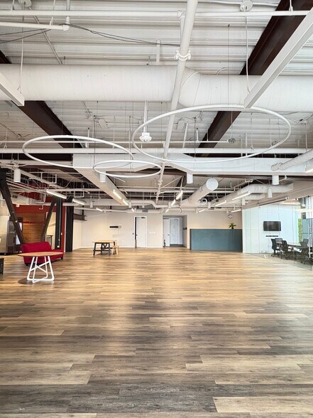 11801 Mississippi Ave, Los Angeles, CA for lease - Interior Photo - Image 3 of 12