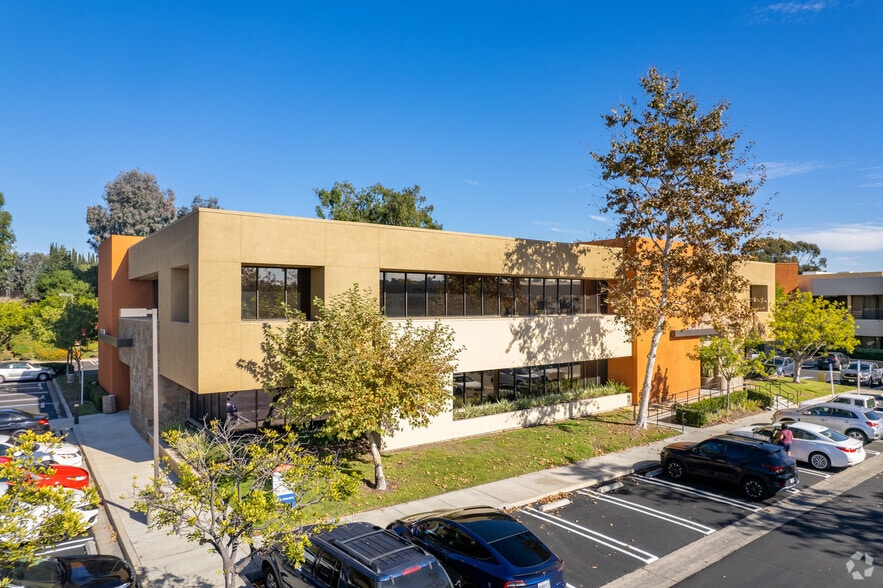 25241 Paseo De Alicia, Laguna Hills, CA for lease - Primary Photo - Image 1 of 33