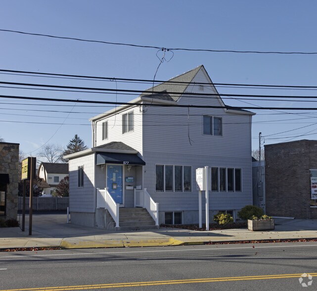 577 Broadway, Massapequa, NY for sale - Primary Photo - Image 1 of 1