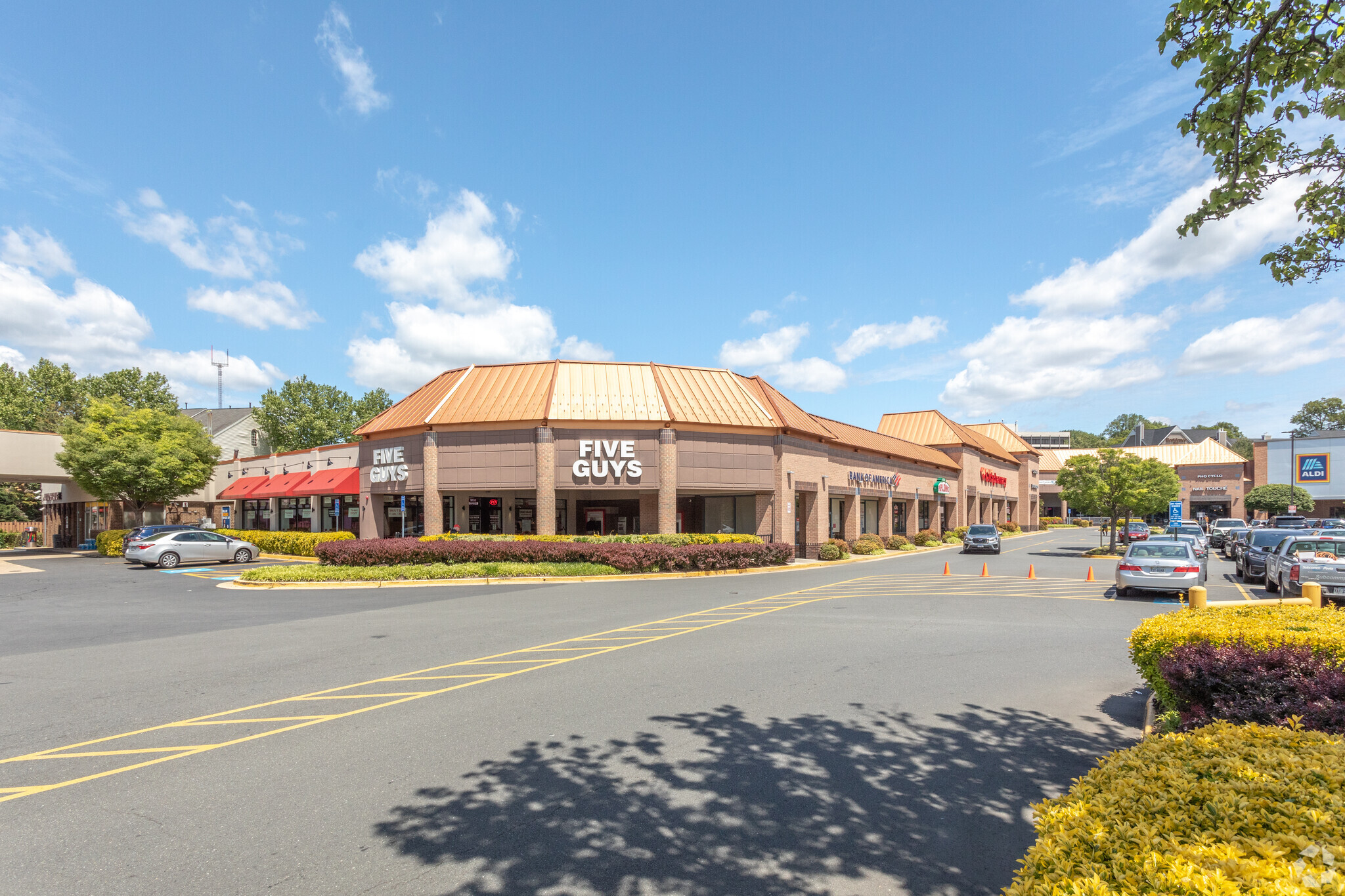 8100 Arlington Blvd, Falls Church, VA 22042 - Yorktowne Center | LoopNet