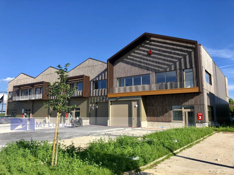 Flex in Cormeilles-en-Parisis for lease - Building Photo - Image 3 of 5