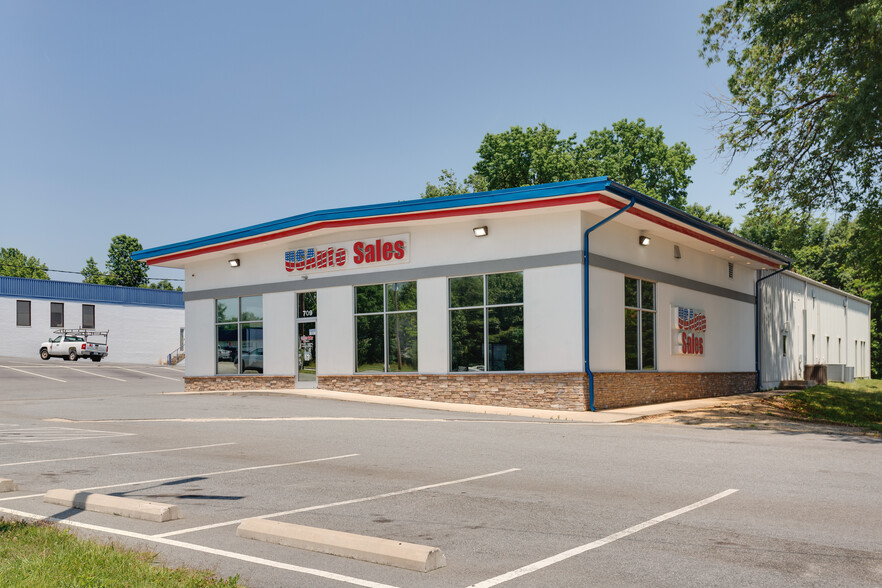 709 Carnegie Pl, Greensboro, NC for lease - Building Photo - Image 1 of 18