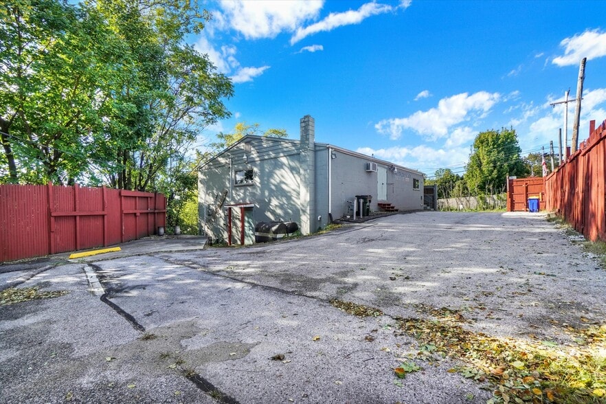 321 Dewey St, York, PA for sale - Building Photo - Image 3 of 28
