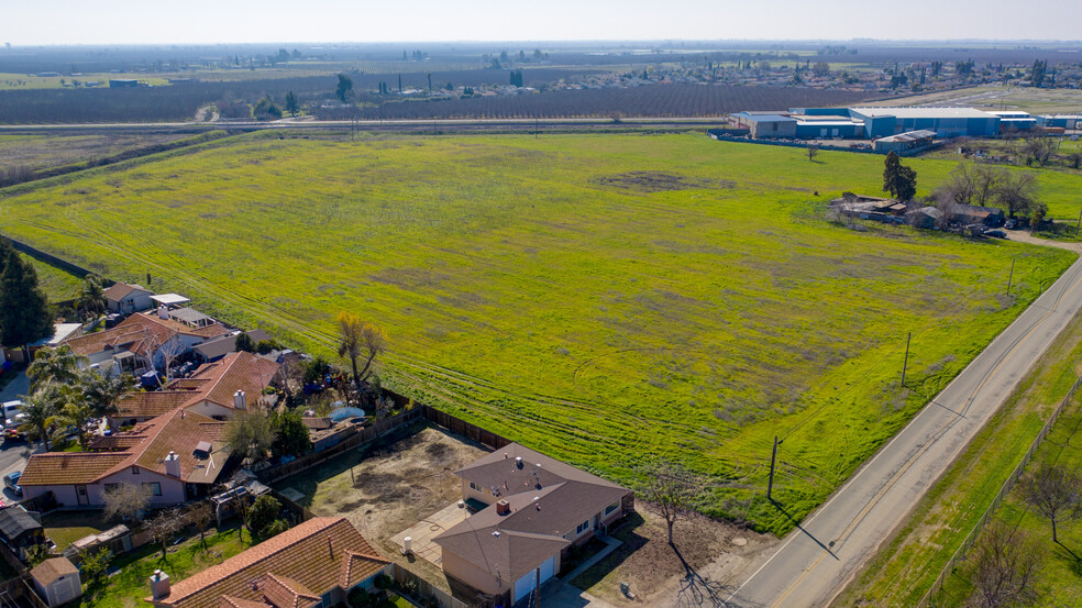 9457 E Childs, Planada, CA for sale - Primary Photo - Image 1 of 8