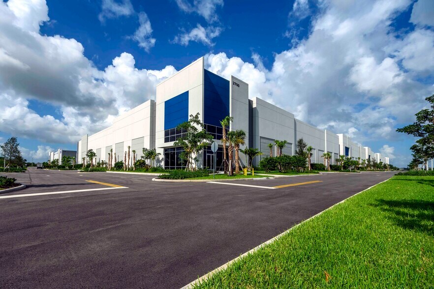 2700 Bridge Way, Davie, FL for lease - Building Photo - Image 1 of 9