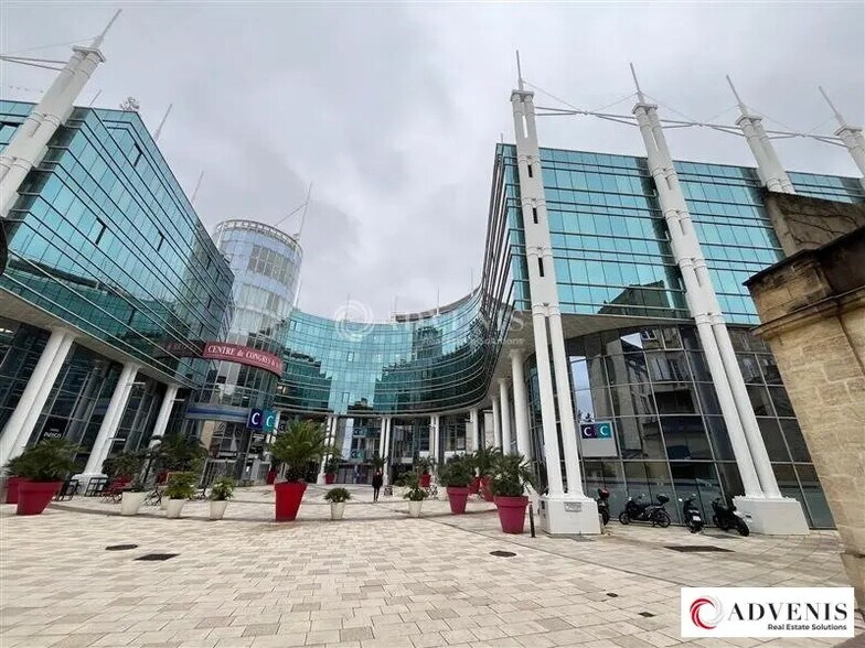 Office in Bordeaux for lease - Building Photo - Image 1 of 12