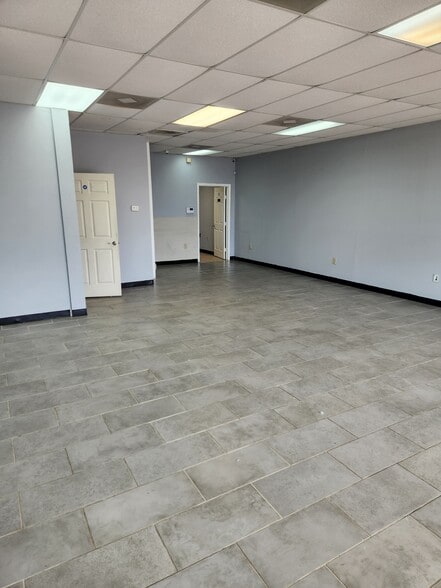 9730 Southwest Fwy, Houston, TX for lease - Interior Photo - Image 3 of 8