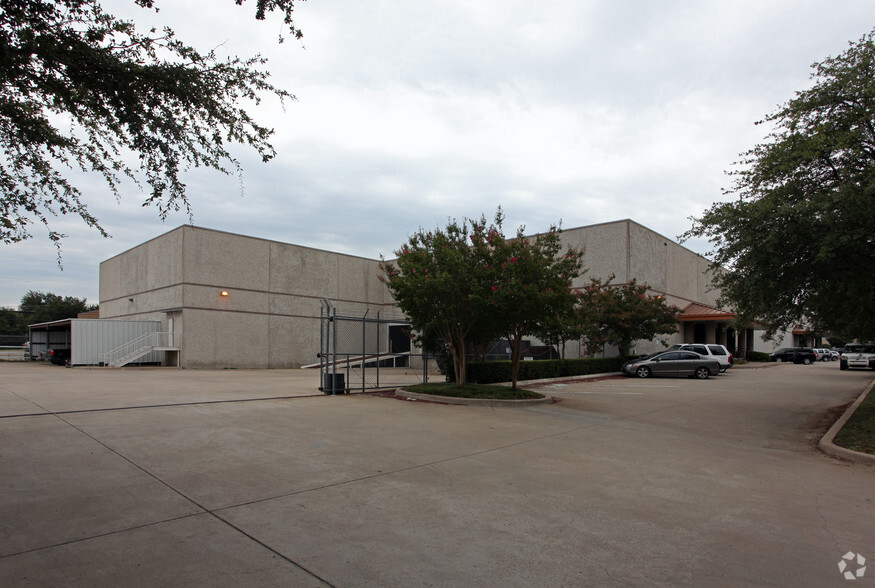 13766 Beta Rd, Dallas, TX for lease - Building Photo - Image 1 of 4