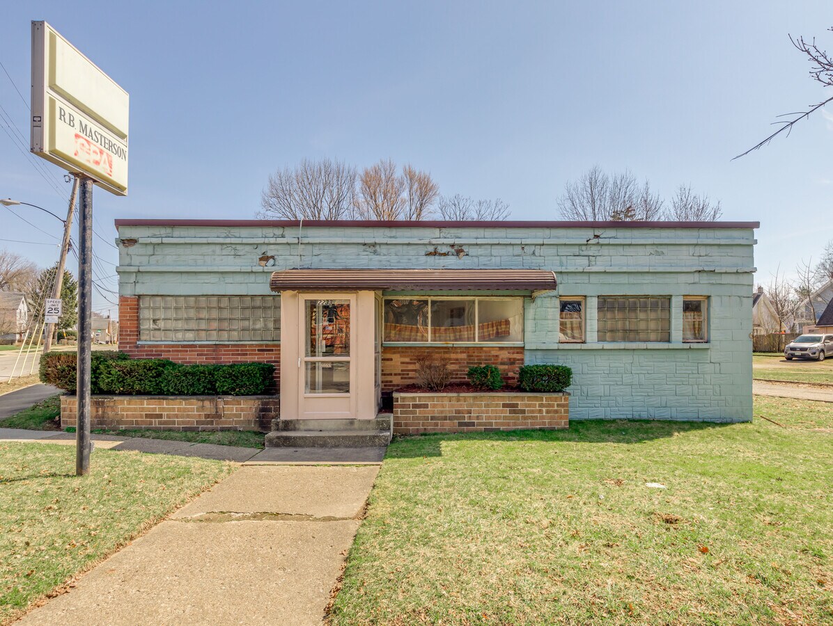 2233 East Ave, Akron, OH 44314