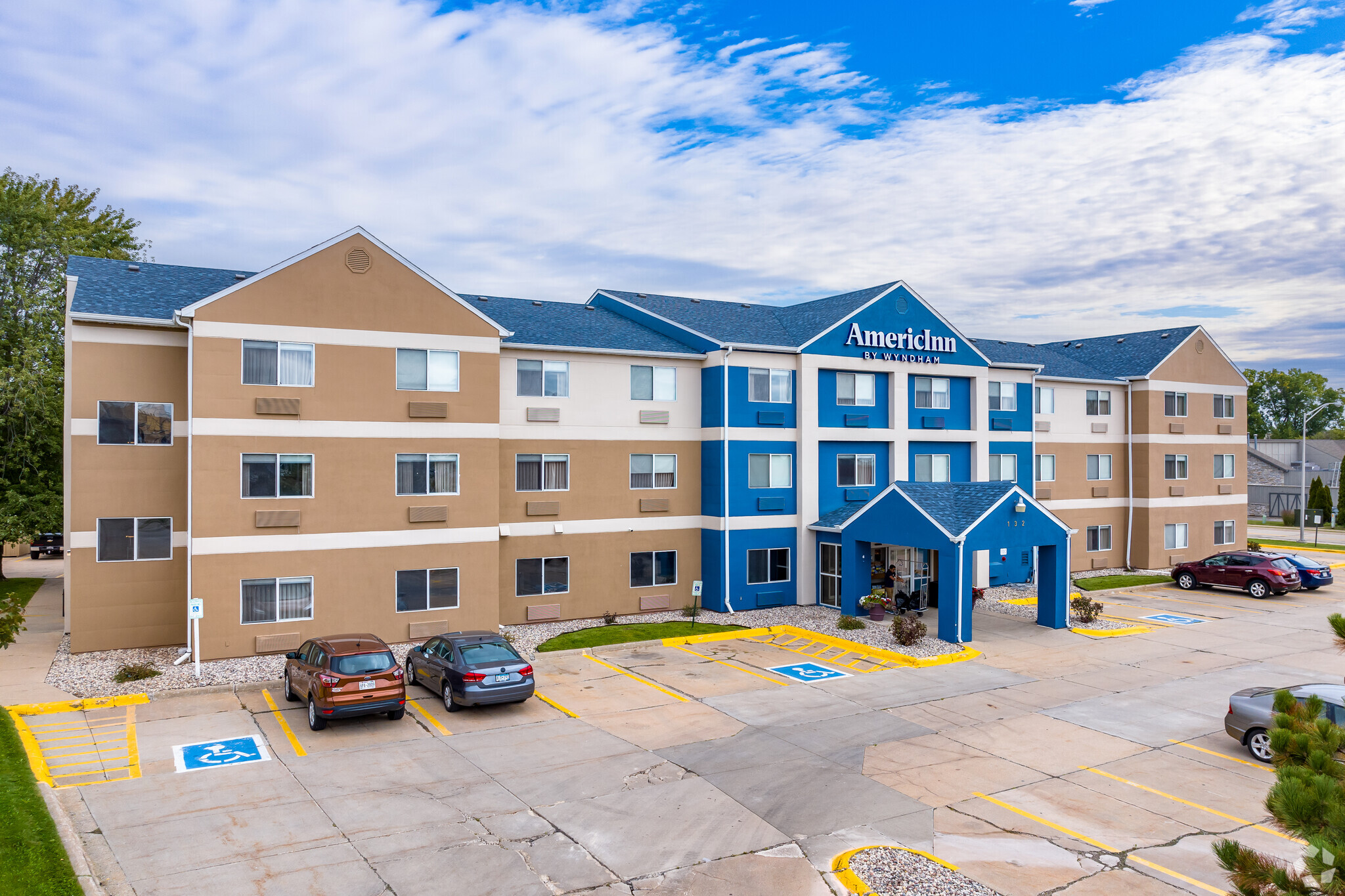 132 N Mall Dr, Appleton, WI for sale Building Photo- Image 1 of 1