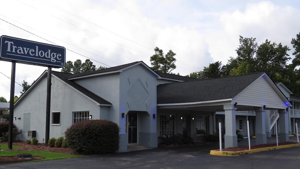 1577 Bells Hwy, Walterboro, SC for sale - Building Photo - Image 1 of 2