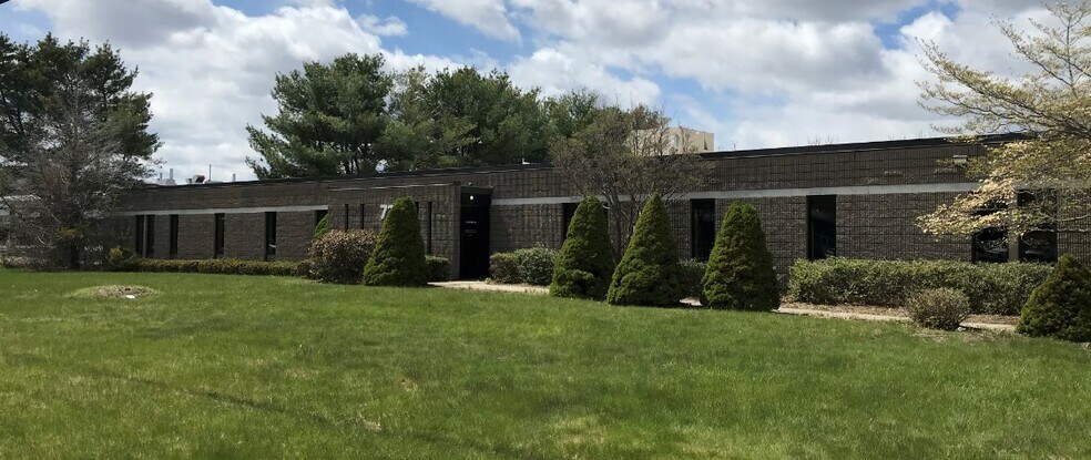 72 Jeffrey Ave, Holliston, MA for sale - Building Photo - Image 1 of 1