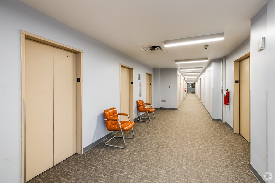 320 Fort Duquesne Blvd, Pittsburgh, PA for sale - Interior Photo - Image 3 of 27