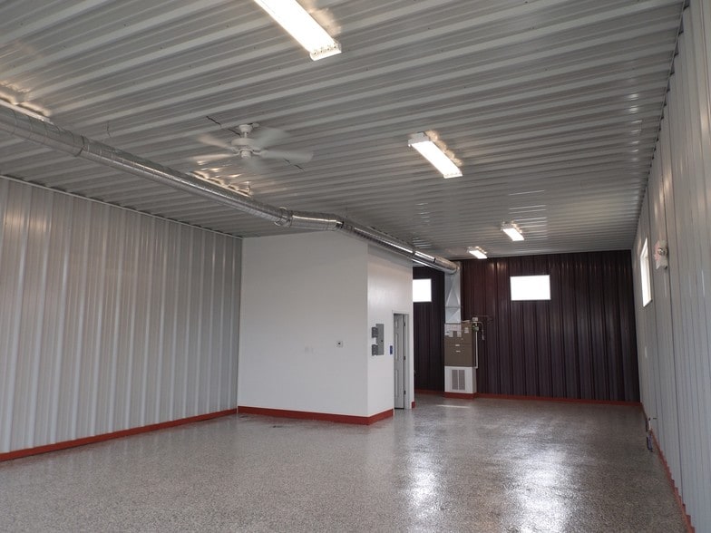 4808-4820 Delemere Ave, Royal Oak, MI for lease - Interior Photo - Image 2 of 9