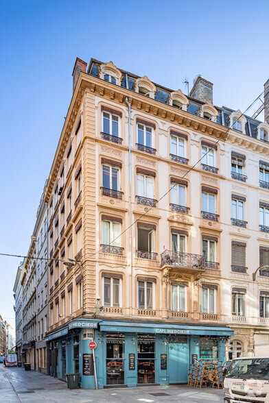 in Lyon for sale - Primary Photo - Image 1 of 1