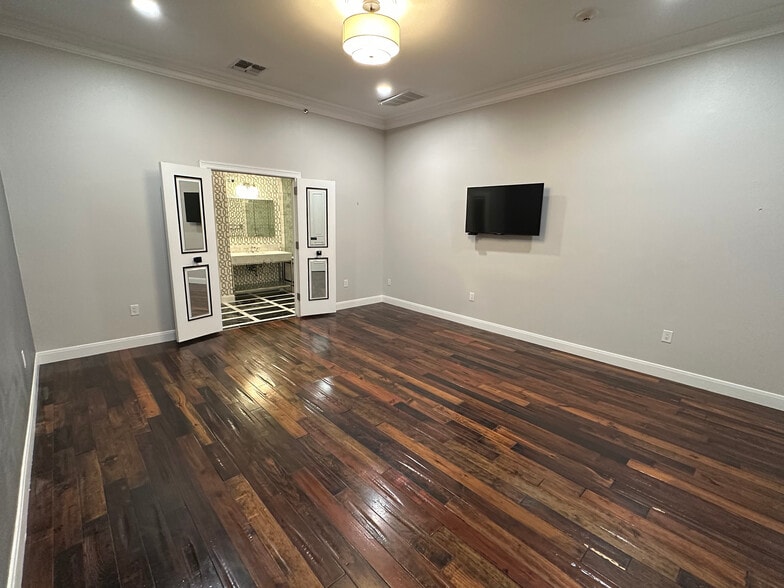 152-170 S Main St, Boerne, TX for lease - Building Photo - Image 3 of 26